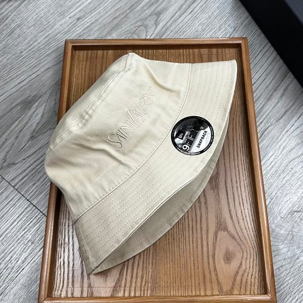 人気急上昇サンローラン×NEWERA ロゴ刺繍 バケットハット レプリカ Sap13037